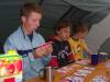 Kartenspiel wegen des Dauerregens  » Click to zoom ->